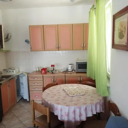 Διαμέρισμα Lea *