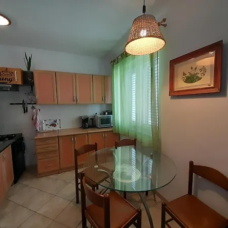 Lea Apartment *