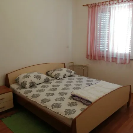 Lea Apartment *